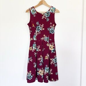 Gilli Sleeveless Maroon Burgundy Pleated Floral Fit & Flare Dress Wine Red